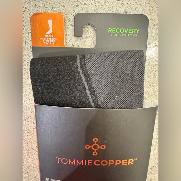 TOMMIE COPPER Size 12-14.5 Recovery Vitality Collection Crew Sock  Men's NEW - Picture 3 of 7